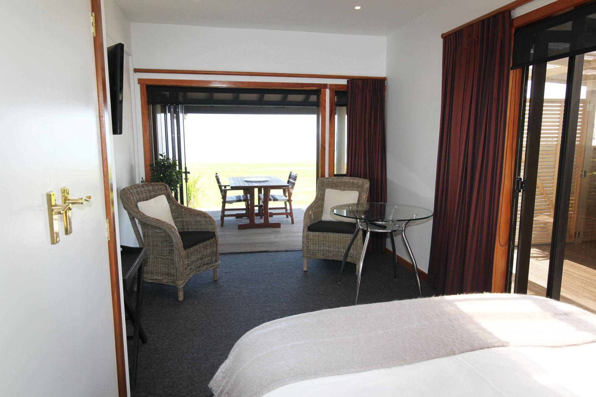 Te Puru Beach Lodge Exterior photo