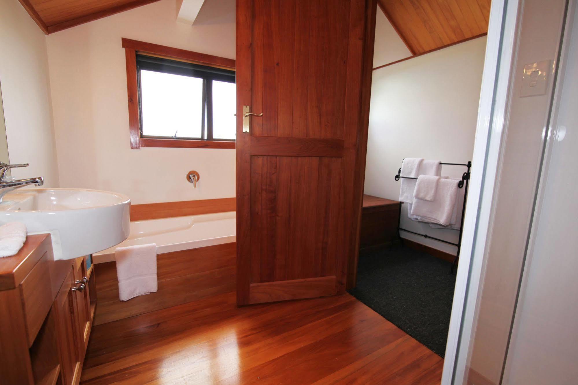 Te Puru Beach Lodge Exterior photo